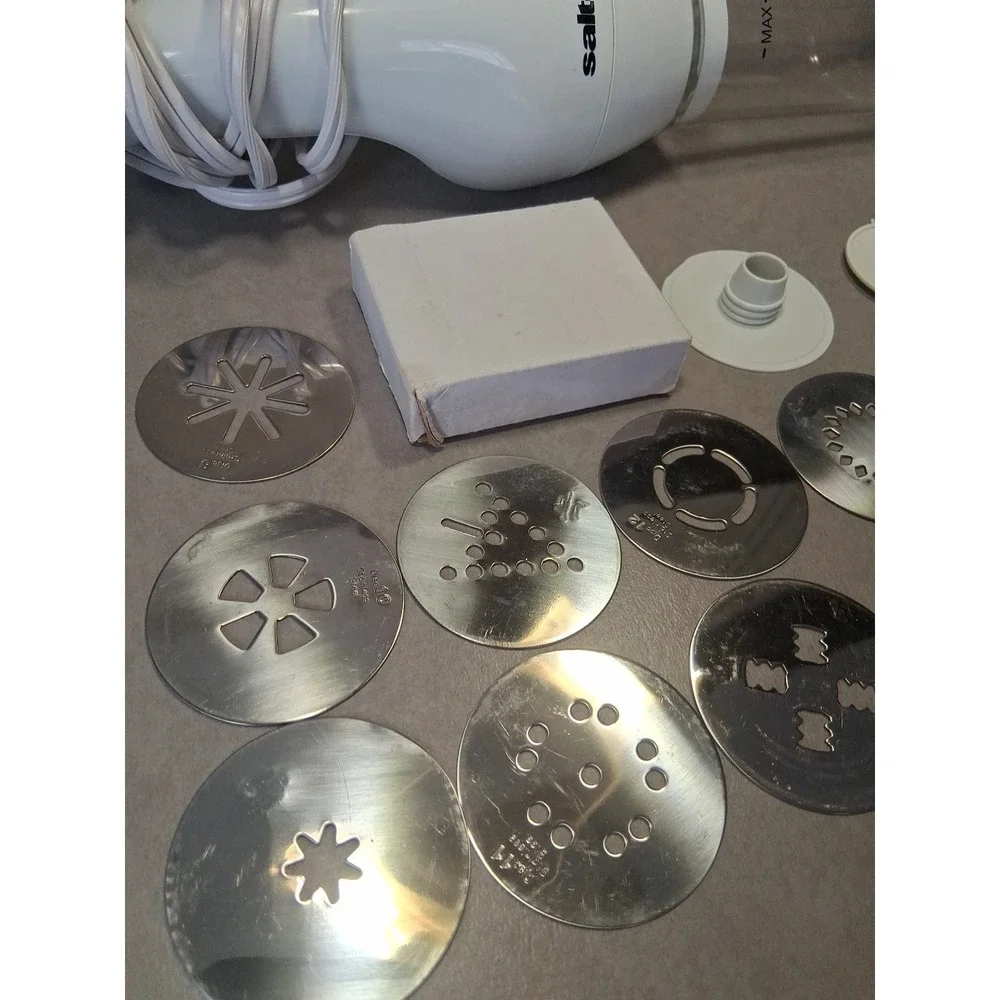 Salton Electric Cookie Press CKM25 Spritz Maker 12 Discs 15 Filler Tips And More - Picture 2 of 8